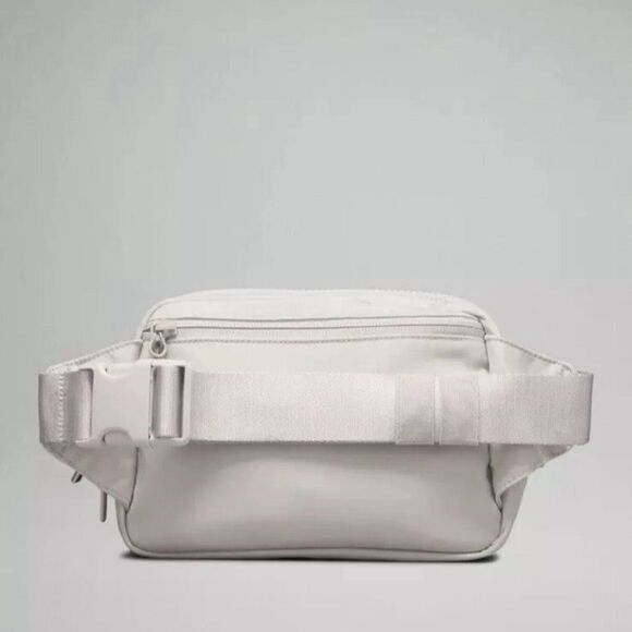 Lululemon Everywhere Belt Bag Large 2L in Vapor Rhino Grey LU9BJAS. NWT! - Picture 2 of 13